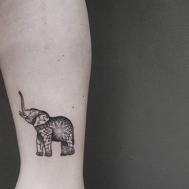 Tatuajes de elefantes de 2021: Significado y mejores diseños