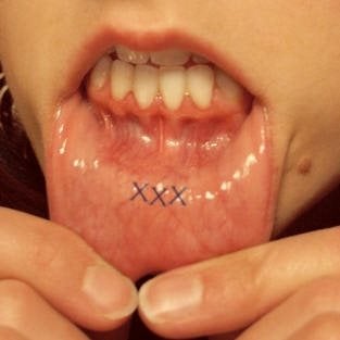 42 Fotos con tatuajes en el interior del labio