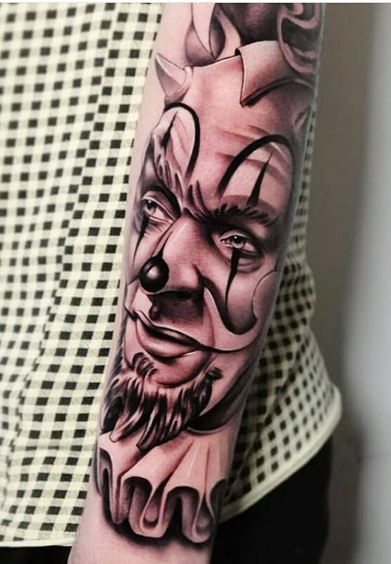 tatuaje masculino de payaso 116
