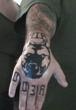 tatuaggio mano 1042