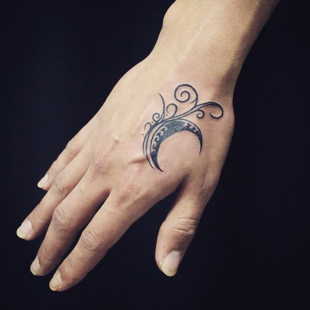 tatuaggio mano 57